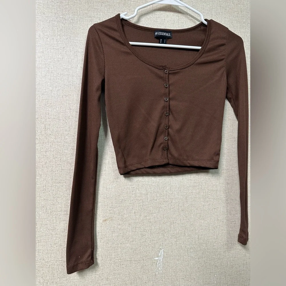 ESSENTIALS Women's Brown Ribbed Button-Front Crop Top - Picture 6 of 6